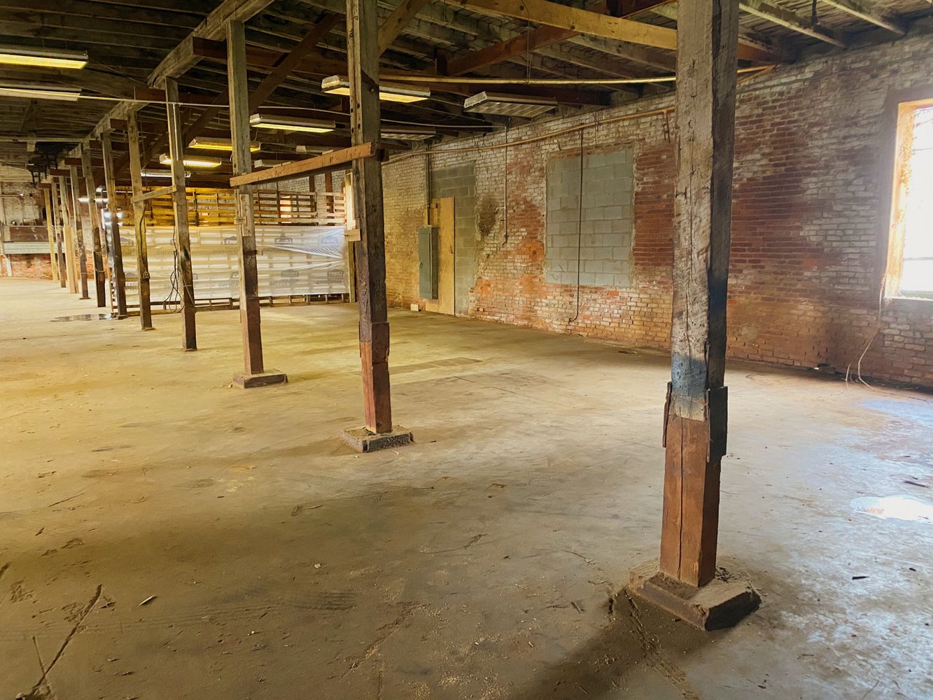 Maysville: 530 Sims St, Maysville, GA 30558